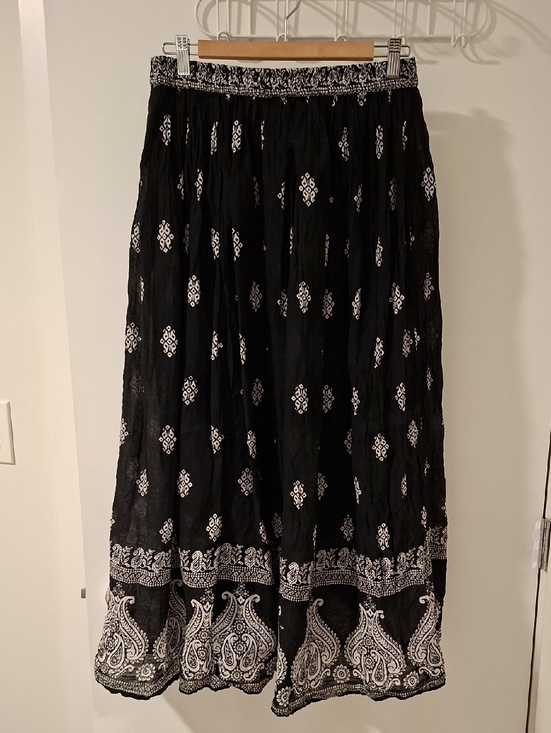 QED London Dresses & Skirts - QED London Black & White Cotton Boho Paisley Printed Maxi Circle Skirt (Size S)